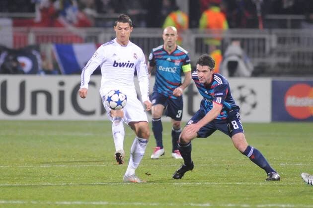Olympique Lyon (blue) - Real CF Madrid (white), Jeremy Toulalan (Lyon) - Cristiano Ronaldo (Real) xFredericChambertx 