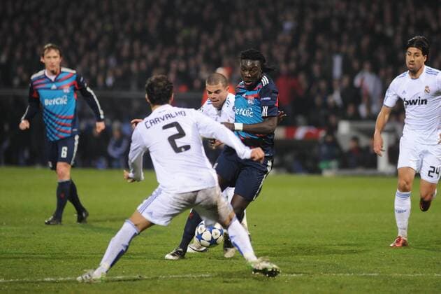 Olympique Lyon (blue) - Real CF Madrid (white), Bafetibis Gomis (Lyon) - Ricardo Carvalho - Pepe (Real) xFredericChambertx 