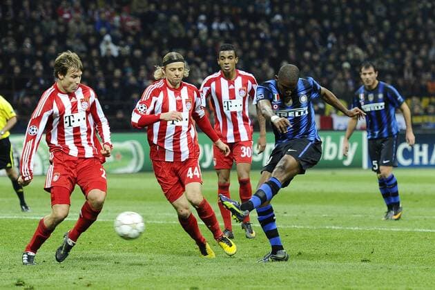 Champions League, Inter Mailand (blau schwarz) vs FC Bayern München (rot weiß) --- V.re. Samuel Eto o, Luiz Gustavo, Anatoliy Tymoshchuk, Holger Badstuber 