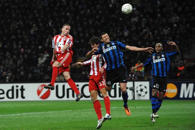 V.li. Franck RIBERY, Mario GOMEZ; LUCIO, MAICON --- Champions League, Inter Mailand (blau schwarz) vs FC Bayern München (rot weiß) --- Andreaxstaccioli