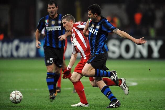 Bastian SCHWEINSTEIGER Bayern, Thiago MOTTA Inter --- Champions League, Inter Mailand (blau schwarz) vs FC Bayern München (rot weiß) --- Andreaxstaccioli