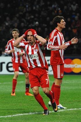 Franck RIBERY (vorn) und Mario GOMEZ (R) --- Champions League, Inter Mailand (blau schwarz) vs FC Bayern München (rot weiß) --- Andreaxstaccioli
