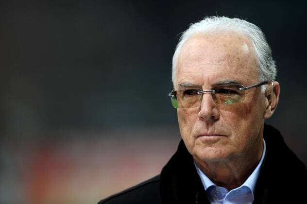 Franz BECKENBAUER --- Champions League, Inter Mailand (blau schwarz) vs FC Bayern München (rot weiß) --- Andreaxstaccioli