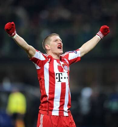 FUSSBALL CHAMPIONS LEAGUE SAISON 2010 2011 Achtelfinale 23.02.2011 Inter Mailand - FC Bayern Muenchen Bayern JUBEL nach dem 0:1, Bastian Schweinsteiger 