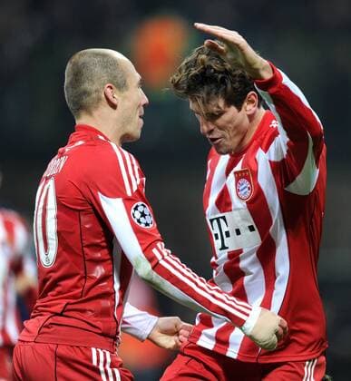 FUSSBALL CHAMPIONS LEAGUE SAISON 2010 2011 Achtelfinale 23.02.2011 Inter Mailand - FC Bayern Muenchen (v. li.) Bayern JUBEL nach dem 0:1, Arjen Robben, Mario Gomez (FC Bayern Muenchen) 