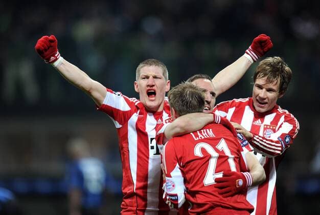FUSSBALL CHAMPIONS LEAGUE SAISON 2010 2011 Achtelfinale 23.02.2011 Inter Mailand - FC Bayern Muenchen Bayern JUBEL Bastian Schweinsteiger, Philipp Lahm, Franck Ribery, Holger Badstuber (v.li.) 