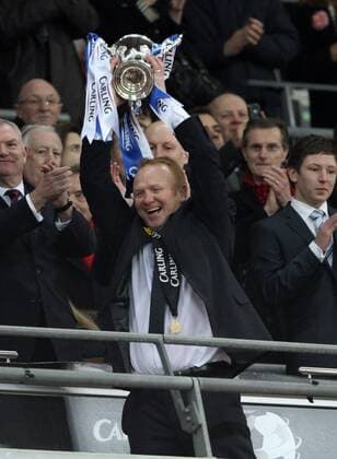 Birminghams coach Alex McLeish celebrates with the trophy --- Carling Cup Final, Arsenal London (red) v Birmingham City (blue), 27th February, 2011 EDITORIAL USE ONLY. No use with unauthorised audio, video, data, fixture lists, club league logos or live services. Online in-match use limited to 120 images, no video emulation. No use in betting, games or single club league player publications. o0 Mc Leish o0 Jubel Freude Trophäe Objekte