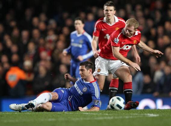 Chelsea s Frank Lampard (L) tussles with Manchester United s Paul Scholes Barclays Premier League, Chelsea FC London v Manchester United (ManU) 1st March, 2011 EDITORIAL USE ONLY. No use with unauthorised audio, video, data, fixture lists, club league logos or live services. Online in-match use limited to 120 images, no video emulation. No use in betting, games or single club league player publications.