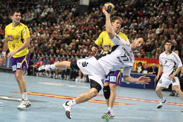 Handball Bundesliga HBL 10 11 - 13.02.2011 - THW Kiel vs. Fuechse Füchse Berlin . Jerome Fernandez (Kiel) im Sprungwurf aufs Tor .
