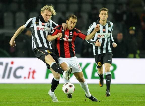 JUVENTUS TURIN (schwarz weiß) vs AC MAILAND (schwarz rot) --- Mathieu FLAMINI (Mailand) Milos KRASIC (Juve) DIGITAL vigantixinside