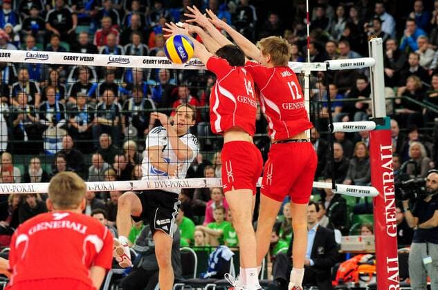 06-03-2011 Volleyball Herren DVV-Pokalfinale, Generali Haching (Unterhaching) vs VfB Friedrichshafen ---- Fred WINTERS Friedrichshafen, Tomas KMET Haching, Paul CAROLL Haching