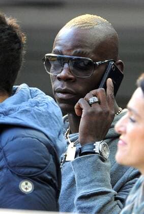 Inter Mailand (blau) vs. FC Genoa CFC (weiß) - Mario Balotelli (ITA Manchester City) - paoloxrattini o0 privat, Haare, Frisur, Handy