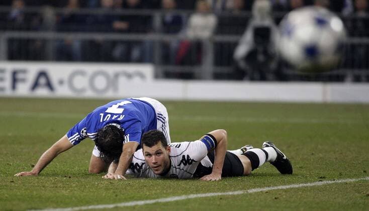 Schalke s disappointed RAUL (L) against Valencia s David NAVARRO during the Champions League match between FC Schalke 04 and FC Valencia, Veltinsarena in Gelsenkirchen on March 09., 2011