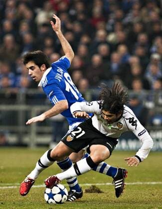 Gelsenkirchen, 09.03.2011, Veltins Arena, Fußball Jose Manuel Jurado (S04, L), Ever Banega (Valencia) FC Schalke 04 - FC Valencia