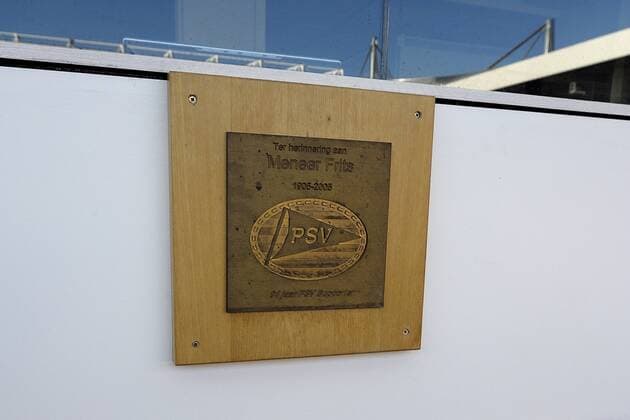 08-03-2011, Gedenktafel für Frits Philips (Meneer Frits) im Philips Stadion, Heimspielstätte des PSV Eindhoven - Europa League 2010 2011 xVIxxIVx 266831