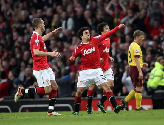 Manchester Uniteds Fabio da Silva (centre) celebrates scoring his sides opening goal with Nemanja Vidic (l.) EON FA Cup 6th Round Manchester United (ManU red) vs. Arsenal FC London (yellow) 2:0 EDITORIAL USE ONLY. No use with unauthorised audio, video, data, fixture lists, club league logos or live services. Online in-match use limited to 120 images, no video emulation. No use in betting, games or single club league player publications. o0 Jubel, Freude