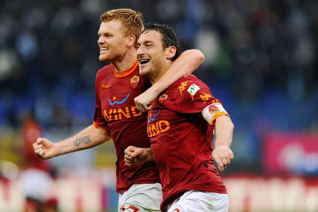 AS Rom (rot) - Lazio Rom (weiß), John Arne Riise (L), Francesco Totti  o0 Jubel, Freude