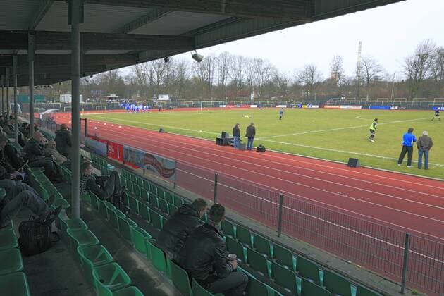 Fussball, Mondpalast Arena in Herne Wanne, Ruhrgebiet, Nordrhein-Westfalen, Regionalliga West, 2010 2011, Heimspielstätte des FC Schalke 04 II sowie des DSC Wanne Eickel