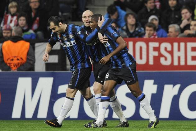 FC Bayern München (rot) vs. Inter Mailand (blau) --- Torjubel, v.re.: Samuel Eto o, Esteban Cambiasso und Goran Pandev  o0 Jubel Freude