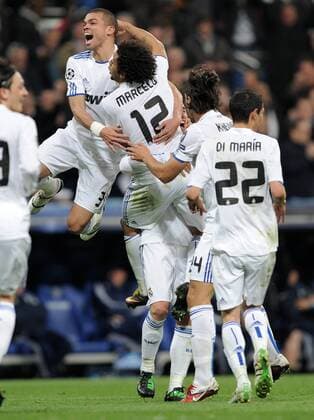 FUSSBALL CHAMPIONS LEAGUE SAISON 2010 2010 ACHTELFINALE Real Madrid - Olympique Lyon RÜCKSPIEL 16.03.2011 Jubel nach dem 1:0: PEPE, Torschütze MARCELO, Sami KHEDIRA und Angel DI MARIA (v.l., alle Madrid) 