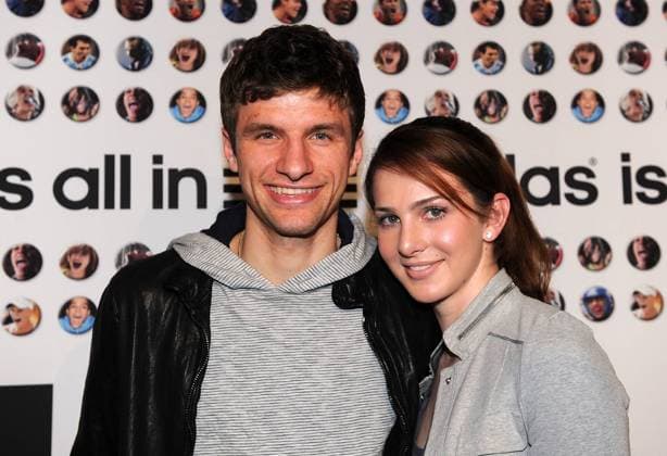 Start zur Werbekampagne - adidas is all in --- Thomas Müller mit Frau Lisa (FC Bayern München)  o0 Spielerfrau, Partnerin, Frau, Ehefrau Familie Freude