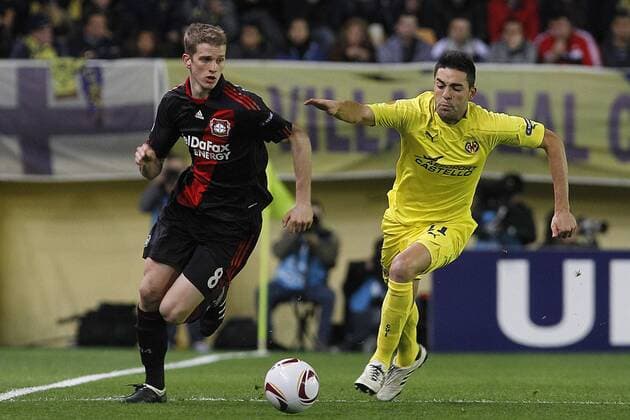 FC Villareal s Bruno Soriano (R) and Bayer 04 Leverkusen s Lars Bender during UEFA Europa League match.March 17,2011.  (201103171554)
