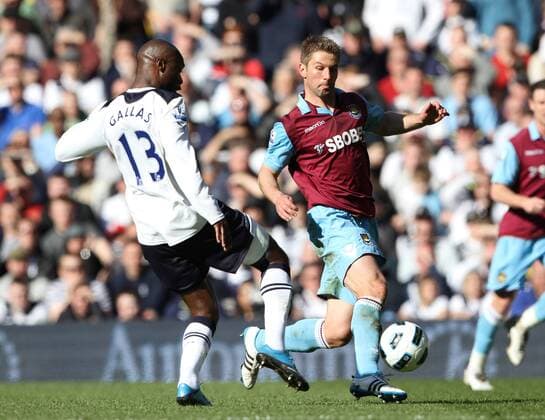 Tottenhams William Gallas tussles with West Hams Thomas Hitzlsperger --- Tottenham Hotspur (white) vs. West Ham United (red) EDITORIAL USE ONLY. No use with unauthorised audio, video, data, fixture lists, club league logos or live services. Online in-match use limited to 120 images, no video emulation. No use in betting, games or single club league player publications.