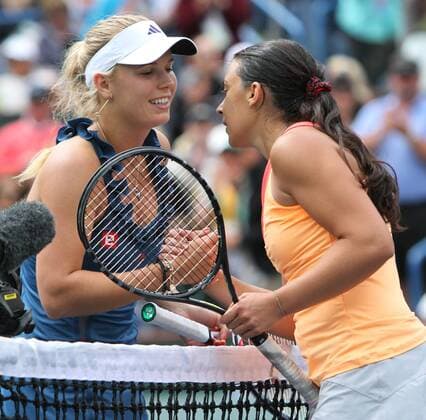 Caroline Wozniacki (L) of Denmark meets Marion Bartoli of France at the net after winning their womens final match against at the BNP Paribas Open in Indian Wells, California on March 20, 2011.  IDW20110320759 o0 Kameradschaft