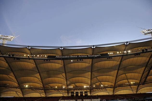 Fußball, Stadiongeschichte VfB Stuttgart 20.03.2011, Fussball 1.Bundesliga 2010 2011, 27.Spieltag, VfB Stuttgart - VfL Wolfsburg, Mercedes-Benz-Arena Stuttgart. Das Dach der Mercedes Benz Arena.