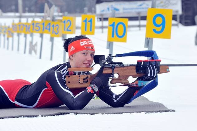 Ja zu Olympia 2018 Biathletin Laura Dahlmeier, 17 Jahre in Kaltenbrunn bei Garmisch Partenkirchen, Bayern, Training 28.02.2011