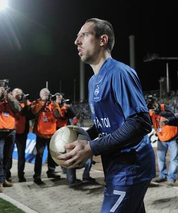 Luxemburg vs. Frankreich --- Franck RIBERY (Frankreich) wieder für die Nationalmannschaft am Ball 