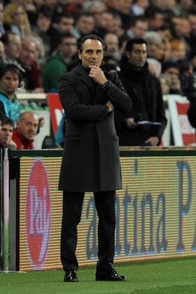 Nationaltrainer Cesare Prandelli (ITA) --- Slowenien (weiß) vs. Italien (blau) nicoloxzangirolami o0 Trainer