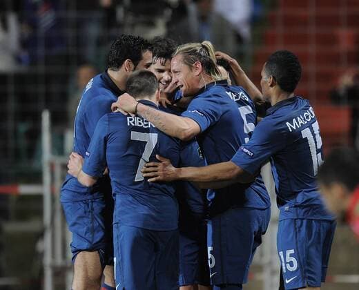 Luxemburg vs. Frankreich --- JUBEL Frankreich; Adil RAMI, Franck RIBERY, Torschütze Philippe MEXES und Florent MALOUDA (vorn v.li.) 