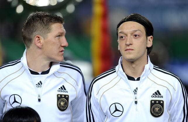 FUSSBALL INTERNATIONAL EM 2012-Qualifikation Gruppe A 26.03.2011 Deutschland - Kasachstan Bastian SCHWEINSTEIGER, Mesut ÖZIL (v.li., Deutschland) 