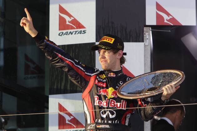 Sebastian Vettel (GER Red Bull Racing) - Sieger des GP von Australien 2011 Formel 1 Grand Prix Australien 2011 o0 Jubel, Freude Sieg, Sieger Pokal, Trophäe Objekte