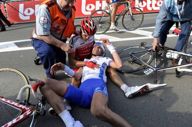 Gent - Wevelgem 2011; Yoann Offredo (Francaise des Jeux, u.) - Leonardo Duque (Cofidis) - xNicoxVereeckenxPHOTONEWSx  o0 Sturz stürzen Verletzung Schmerz