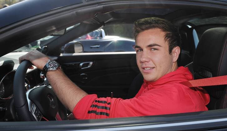 Mario GOETZE (Deutschland) sitzt im Mercedes-Benz SLK 350 BlueEFFICIENCY. Fussball: Driving-Experience Fahrsicherheitstraining der deutschen Fussball Nationalmannschaft der Männer auf der Strecke des ADAC-Fahrsicherheitszentrum in Grevenbroich, 28.03.2011. Poolfoto.