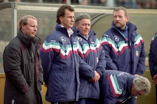 EM Qualifikation 1991 Deutschland gegen Belgien 1:0 am 01.05.1991 in Hannover im Niedersachsenstadion. V.li.: Bundestrainer Berti Vogts, Co Trainer Rainer Bonhof, Mannschaftsarzt Prof. Dr. Heinrich Heß, Physiotherapeut Adolf Katzenmeier und Physiotherapeut Hans Jürgen Montag o0 Bank, Ersatzbank, Betreuer, Trainer; Nationaltrainer, Hans Hubert