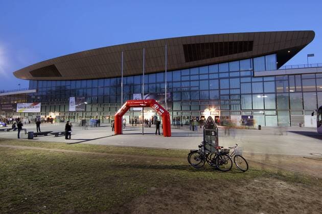 Berlin, 29.03.2011, Aussenansicht der Max Schmeling Halle in Berlin. Austragungsort der Turn EM Berlin 2011 und Heimspielstätte der Füchse Berlin o0 Kunstturnen Vorschau Wettkampfstätte Austragungsort