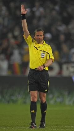 29.03.2011, Fussball Länderspiel: Deutschland - Australien in Mönchengladbach, Schiedsrichter Stephane Lannoy (Frankreich