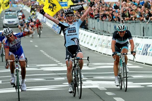 Finish - Finale - v.l.n.r. - 2. Sylvain Chavanel ( FRA Quick Step ) - 1. Nick Nuyens ( BEL Team Saxo Bank - Sungard ) - 3. Fabian Cancellara ( SWI Leopard - Trek ) - Event: Ronde van Vlaanderen - Flandernrundfahrt - Flandern Rundfahrt 2011 - Brügge nach Ninove - Location: Ostflandern - Belgien - Europa - Datum: 03.04.2011 - Contact o0 Jubel Freude Sieg