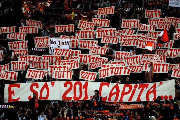 AS Roma Fans mit Choreografie für Francesco Totti - Serie A - Andreaxstaccioli Totale