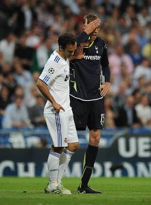 Real CF Madrid (white) - Tottenham Hotspur (black), Tottenham s Peter Crouch looks dejected having been sent off for a second bookable offence  o0 Enttäuschung