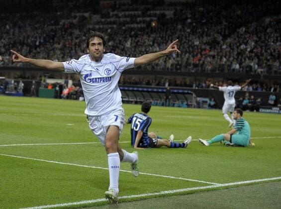 05.04.2011, Fussball Champions-League, Viertelfinale, Inter Mailand - FC Schalke 04, im Stadion Guiseppe Meazza in Mailand (Italien). Torjubel Raul (Schalke).