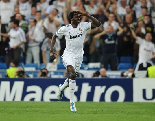 Real CF Madrid (white) - Tottenham Hotspur (black), Emmanuel Adebayor of Real Madrid celebrates scoring their opening goal  o0 Jubel, Freude Sponsor, Werbepartner, Werbung, Wirtschaft Werbebande, Bande, Maestro