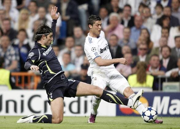 Real Madrid s Cristiano Ronaldo against Tottenham Hotspur s Vedran Corluka, Real CF Madrid (white) - Tottenham Hotspur (black)  (201104051549)