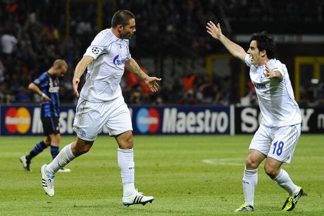 Inter Mailand (blau) - FC Schalke 04 (weiß), Edu (L) und Jose Manuel Jurado  o0 Jubel, Freude