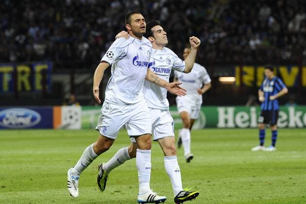 Inter Mailand (blau) - FC Schalke 04 (weiß), Edu (L) und Jose Manuel Jurado  o0 Jubel, Freude