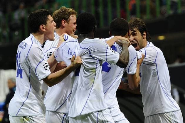 Inter Mailand (blau) - FC Schalke 04 (weiß), Torjubel Schalke, u.a. Raul (R)  o0 Jubel, Freude