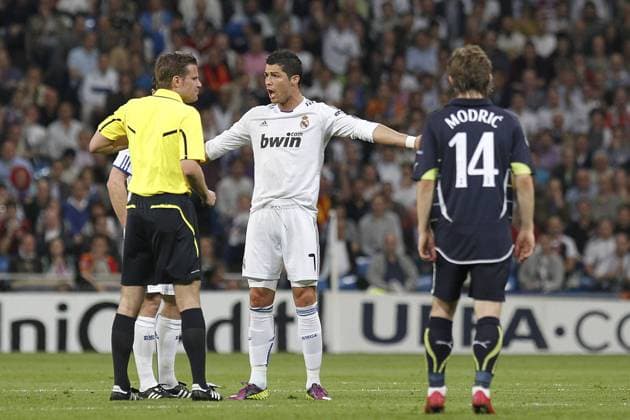 Referee Felix Brych (GER), Real Madrid s Cristiano Ronaldo, Real CF Madrid (white) - Tottenham Hotspurs (black) -  (053)